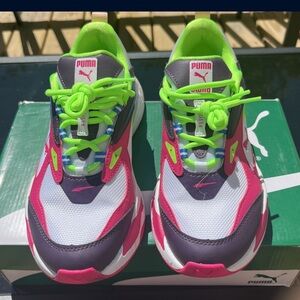Puma Pink and Green Sneakers Modern Athletic Design